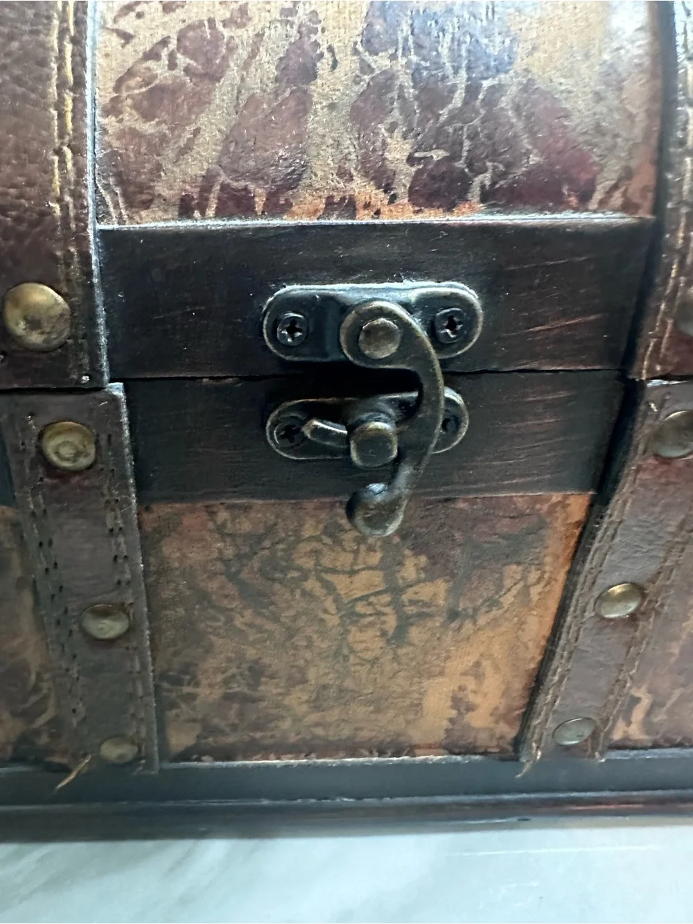 Vintage-Style Brown Leather Travel Trunk Bag - Classic Men's Carry